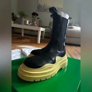 Bottega Veneta Black & Yellow Tire Chelsea Boots - Authenticated Bottega Veneta Black & Yellow Tire Chelsea Boots Bottega Veneta main image 2